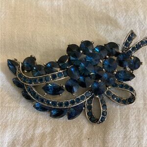 Rivoli Multi Cut Navy Blue‎ Rhinestones Vintage Brooch